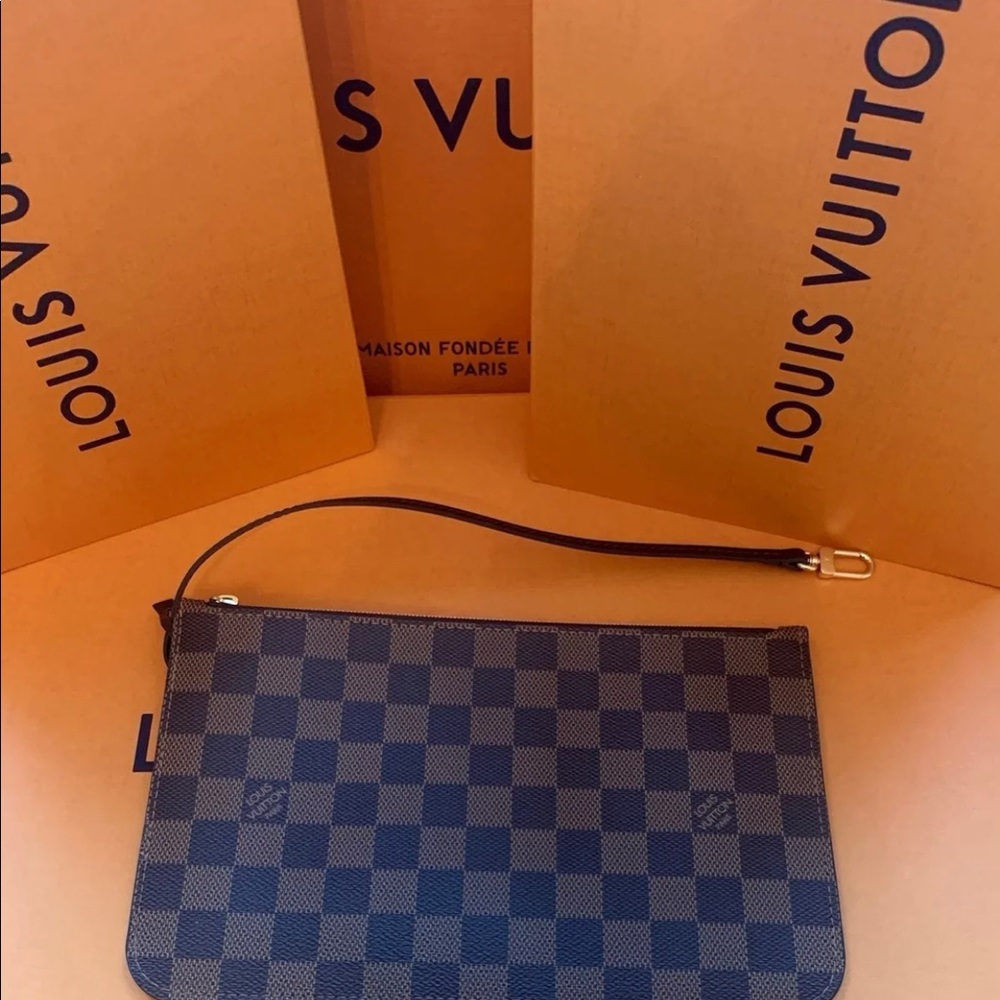 NEW 🎈🦄 Louis Vuitton Neverfull Pouch Pochette